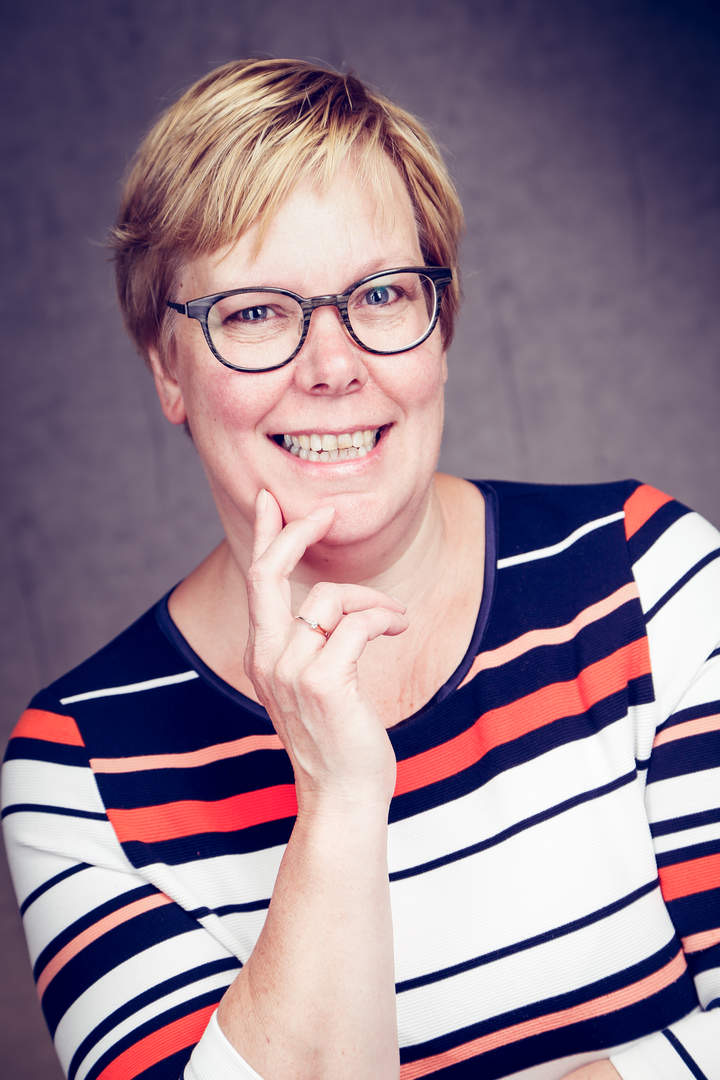 Foto van Meta Nugteren die het financieel beleid bepaalt